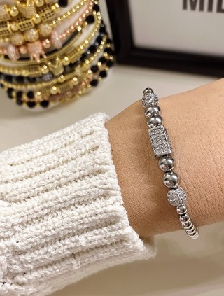 Bratara dama model deosebit cu margele argintii si forme cu pietricele stralucitoare