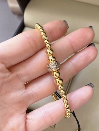 Bratara dama model deosebit cu margele aurii si cerc cu pietricele stralucitoare