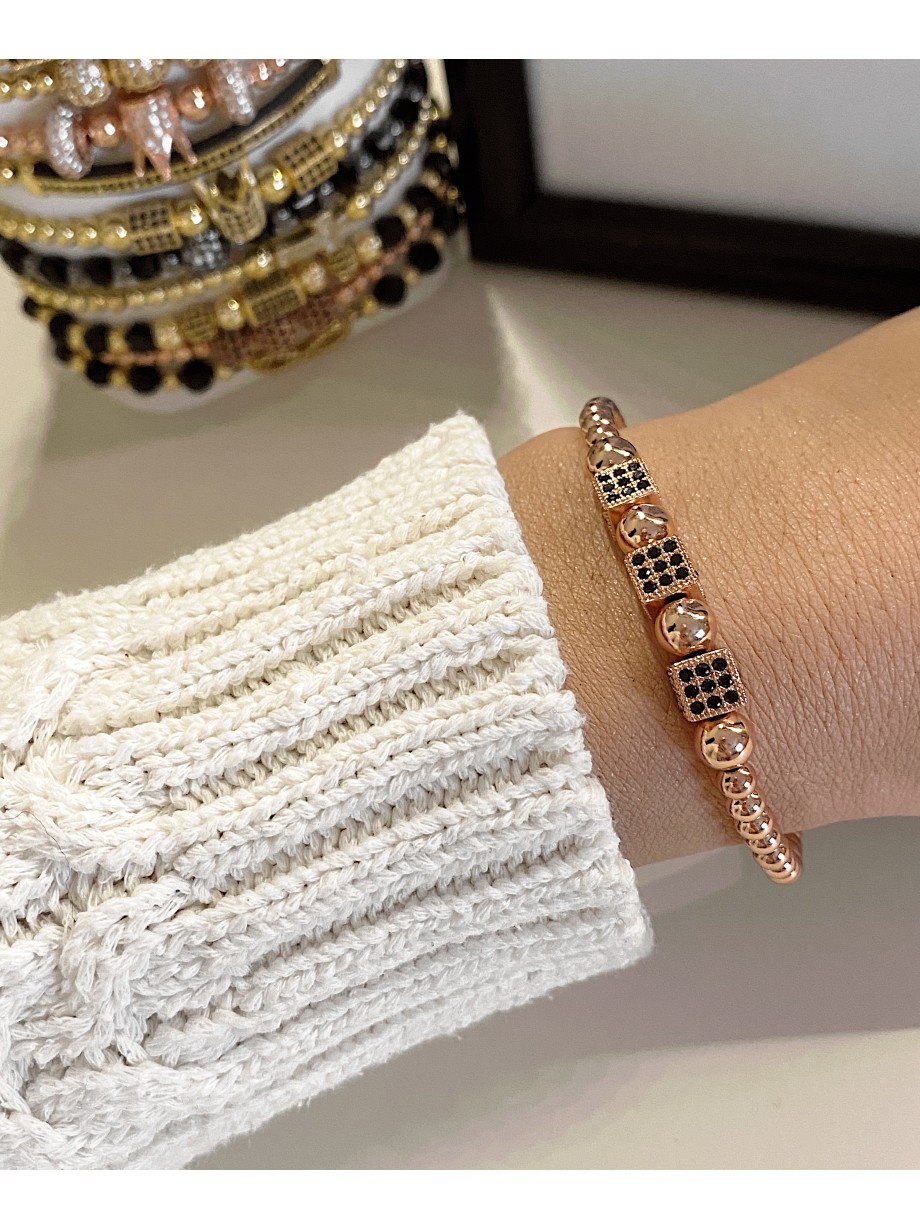 Bratara dama model deosebit cu margele roze si patrate cu pietricele negre