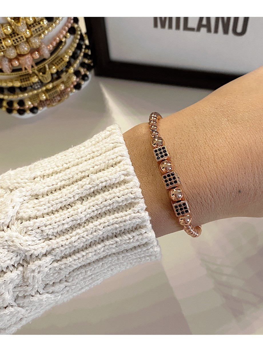 Bratara dama model deosebit cu margele roze si patrate cu pietricele negre