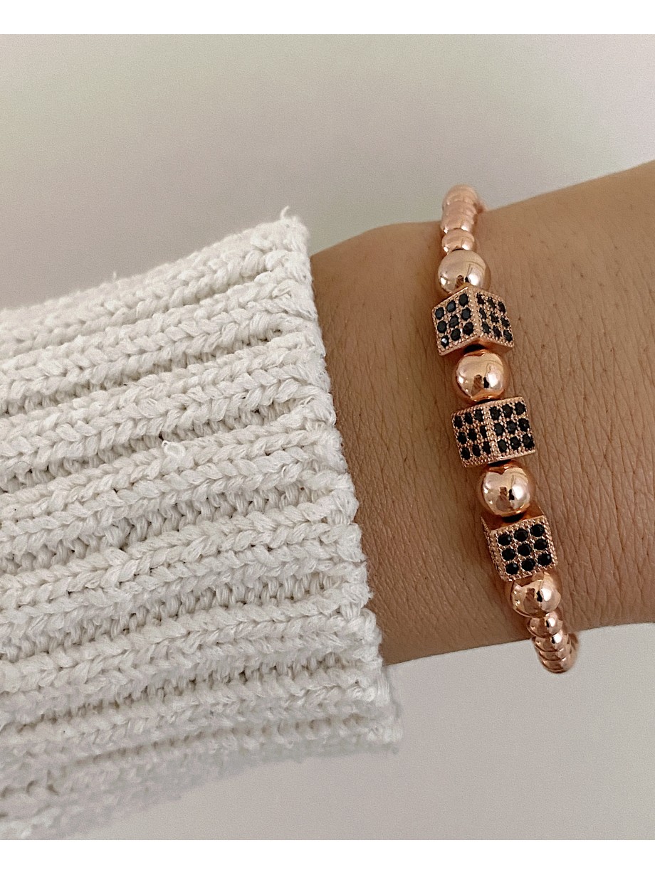 Bratara dama model deosebit cu margele roze si patrate cu pietricele negre