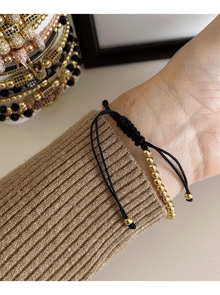 Bratara dama model deosebit cu margele aurii si cercuri cu pietricele stralucitoare