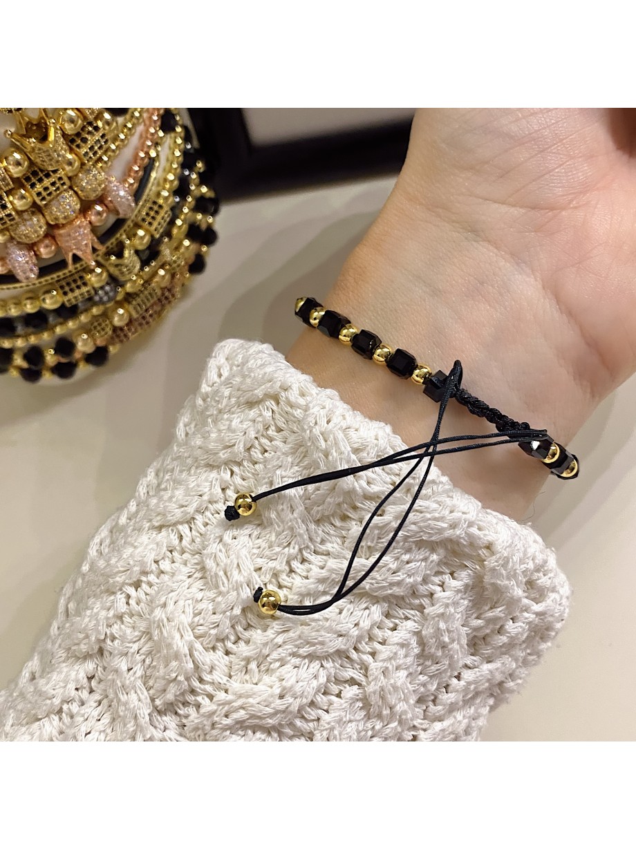 Bratara dama model deosebit cu margele negre si patrat cu pietricele negre