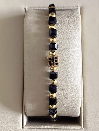 Bratara dama model deosebit cu margele negre si patrat cu pietricele negre