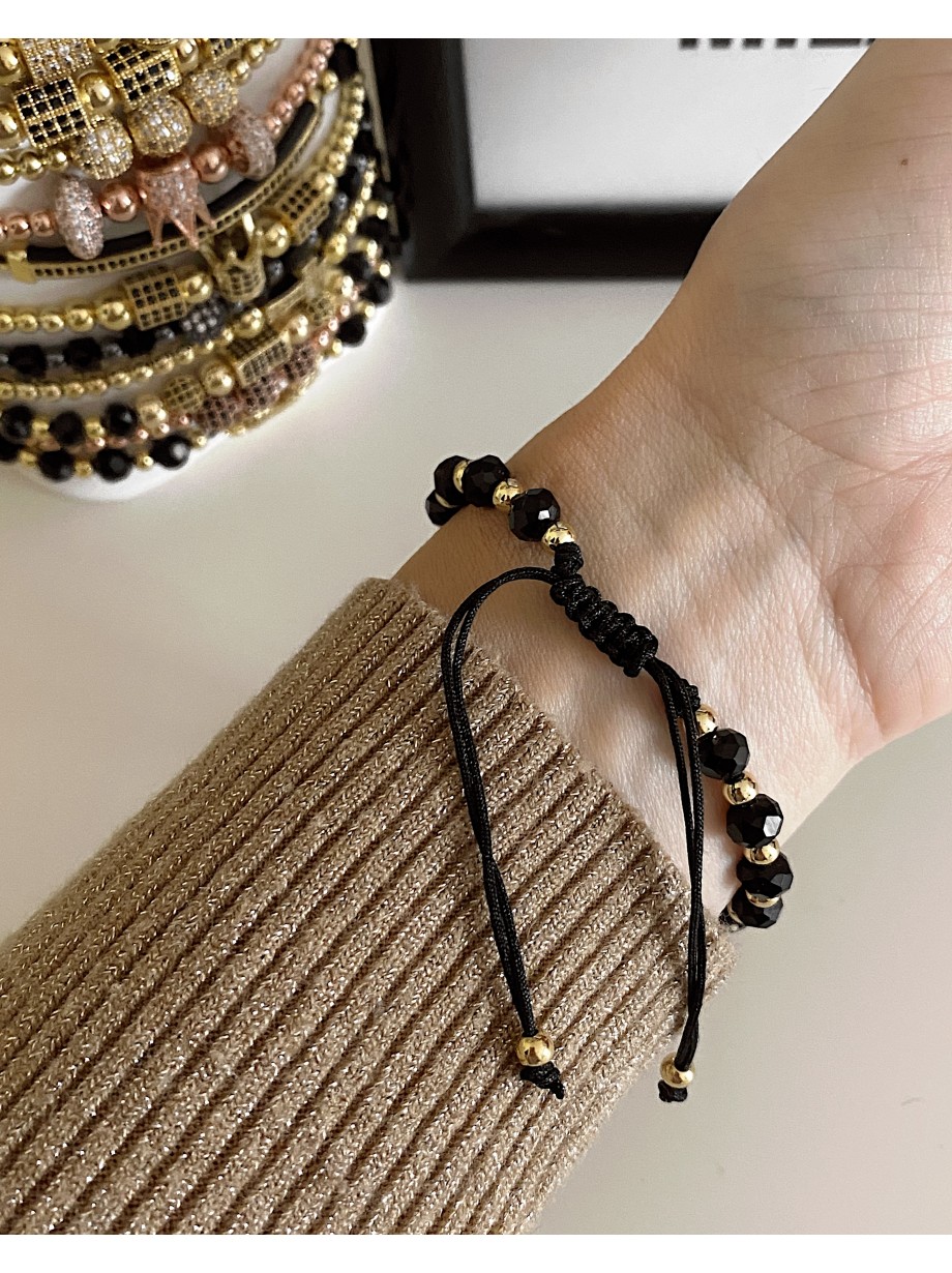 Bratara dama model deosebit cu margele aurii si negre si coroana cu pietricele negre