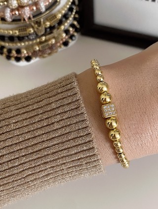 Bratara dama model deosebit cu margele aurii si patrat cu pietricele stralucitoare