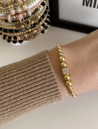 Bratara dama model deosebit cu margele aurii si patrat cu pietricele stralucitoare