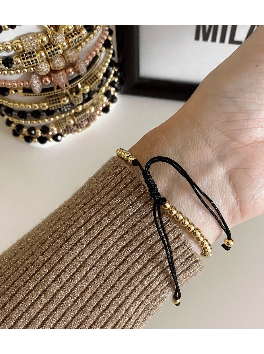 Bratara dama model deosebit cu margele aurii si cercuri cu pietricele negre