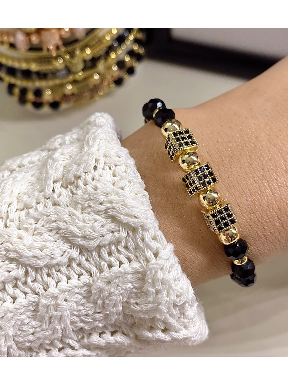 Bratara dama model deosebit cu margele negre si patrate cu pietricele negre