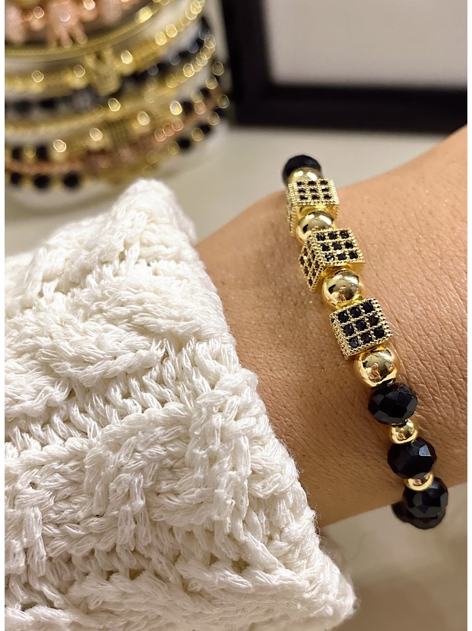 Bratara dama model deosebit cu margele negre si patrate cu pietricele negre