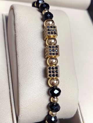 Bratara dama model deosebit cu margele negre si patrate cu pietricele negre