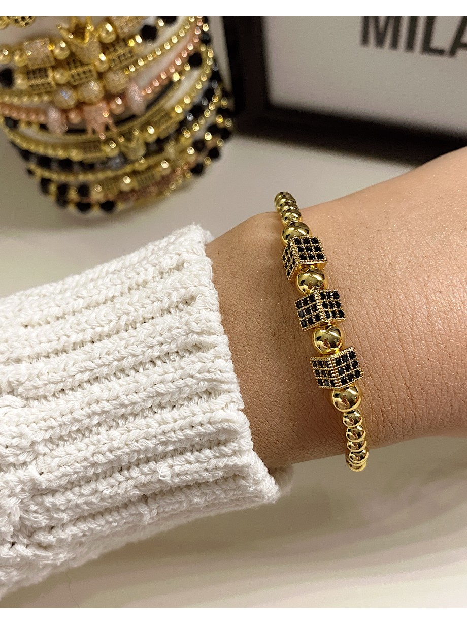 Bratara dama model deosebit cu margele aurii si patrate cu pietricele negre