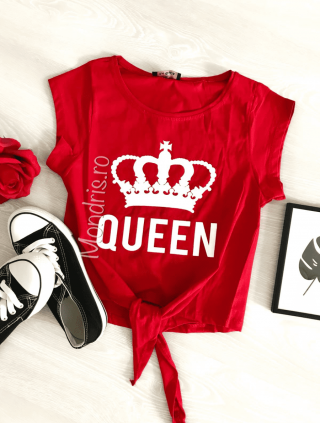 Tricou dama rosu cu imprimeu Queen strans la talie cu funda