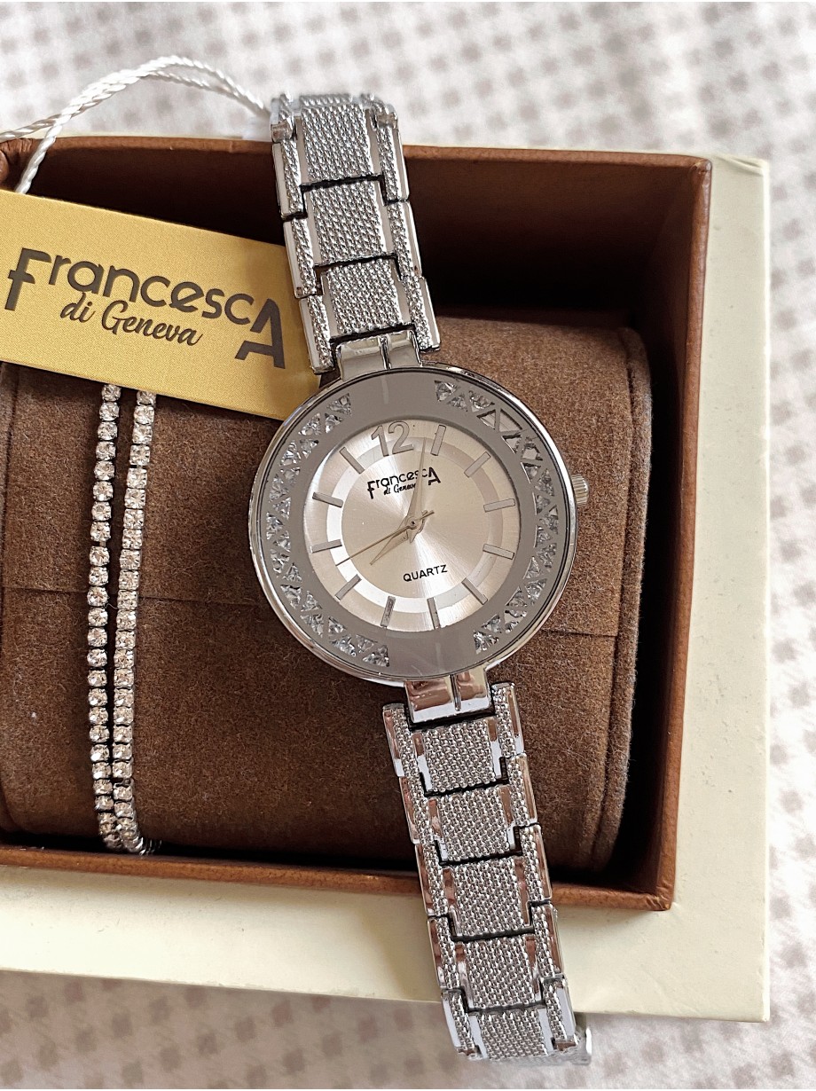 Ceas dama argintiu cu bratara metalica si cadran cu pietricele si cifre romane