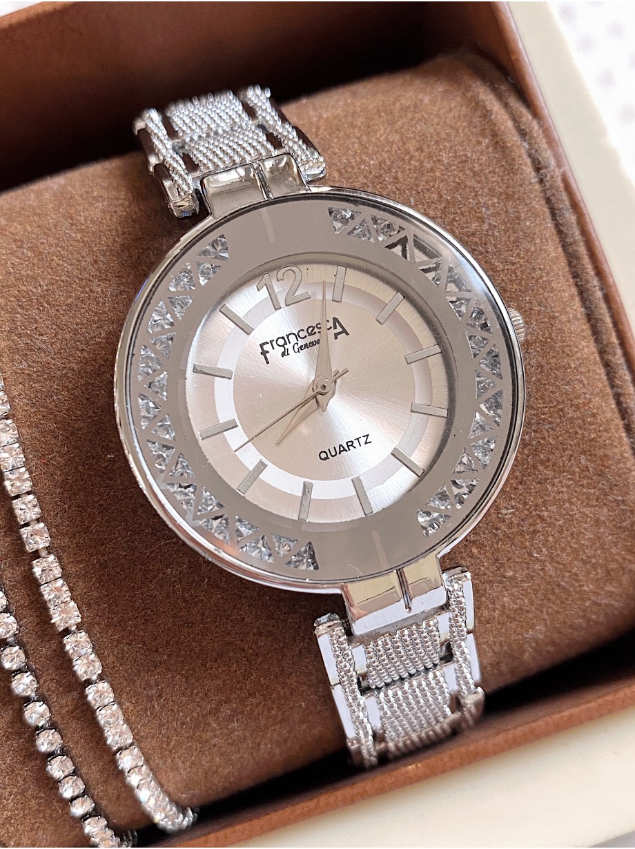 Ceas dama argintiu cu bratara metalica si cadran cu pietricele si cifre romane