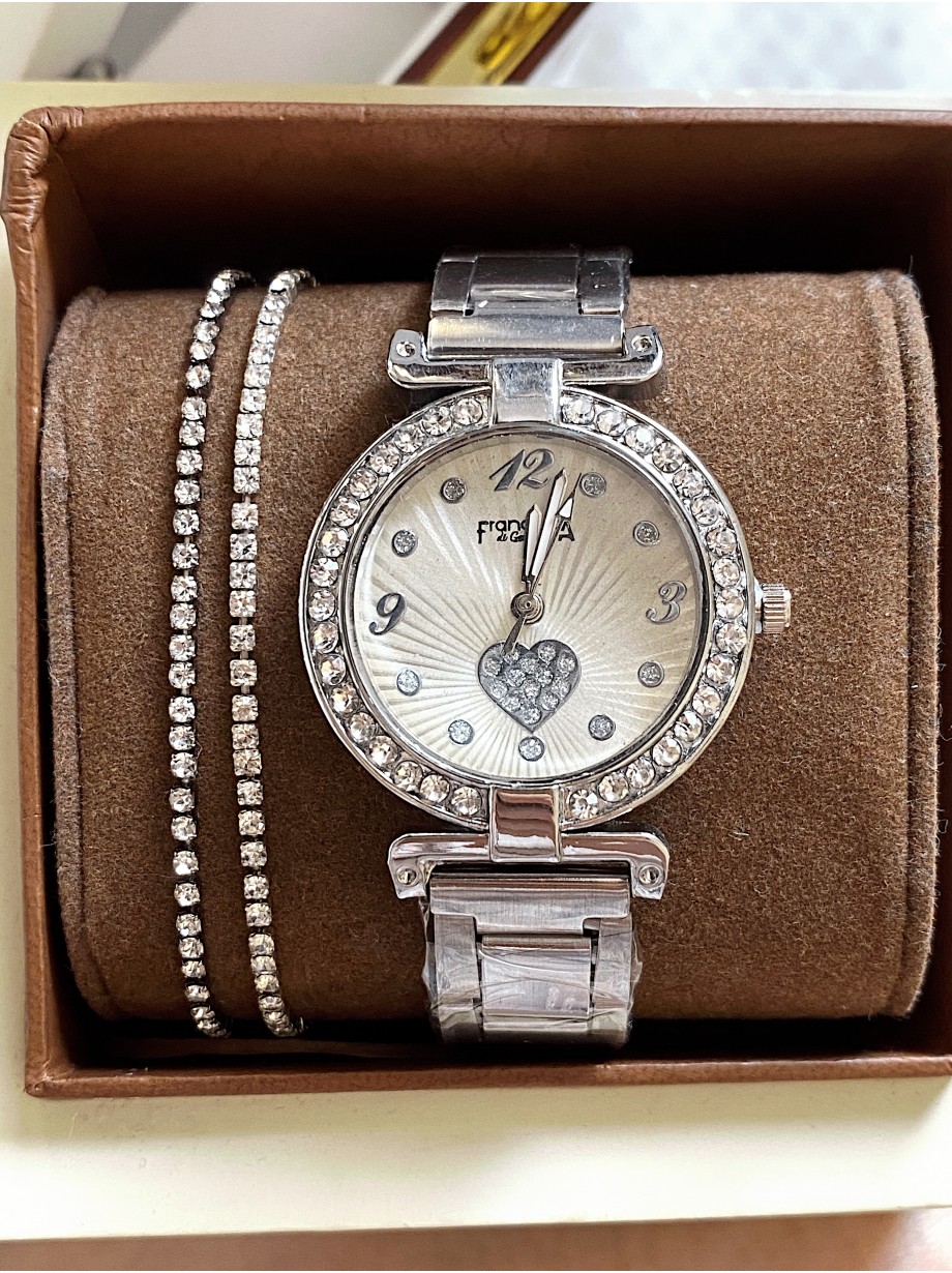 Ceas dama argintiu cu bratara metalica si cadran alb cu inimioara mica