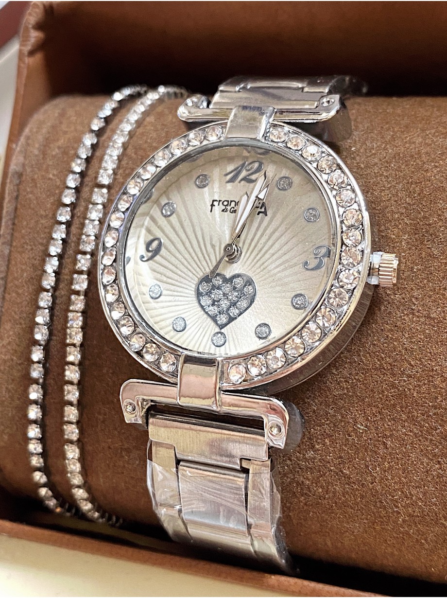 Ceas dama argintiu cu bratara metalica si cadran alb cu inimioara mica