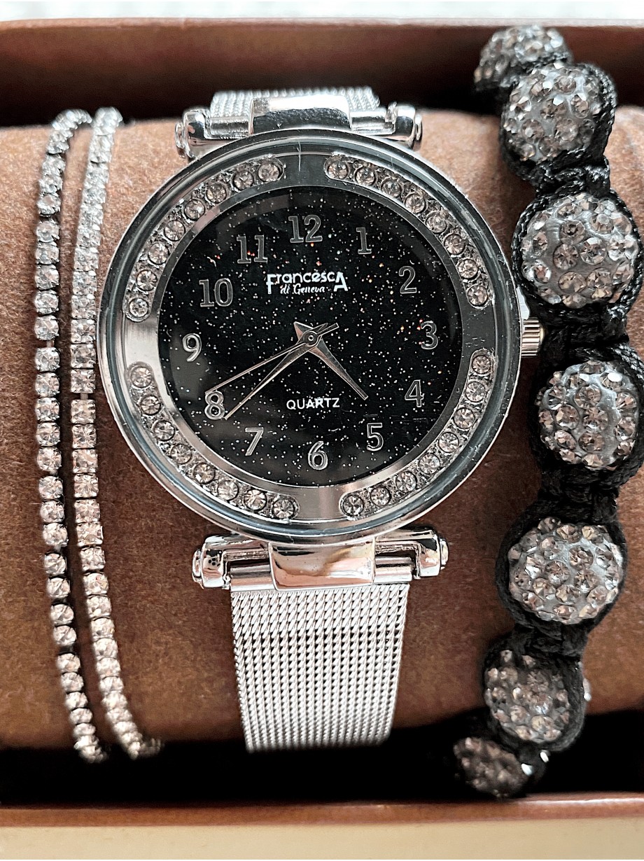 Ceas dama argintiu cu bratara metalica si cadran negru cu pietricile