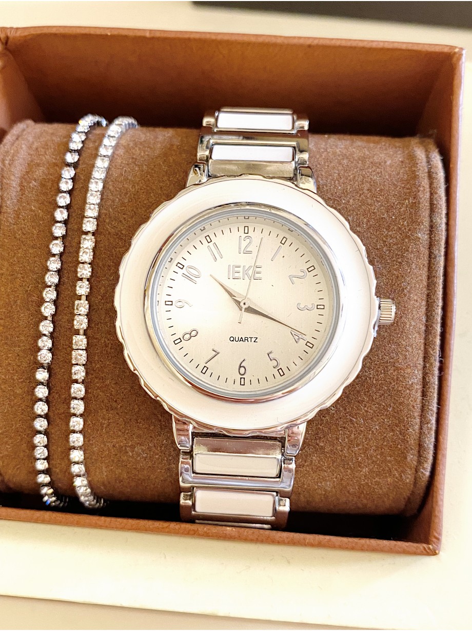 Ceas dama argintiu cu bratara metalica si cadran cu cifre mici