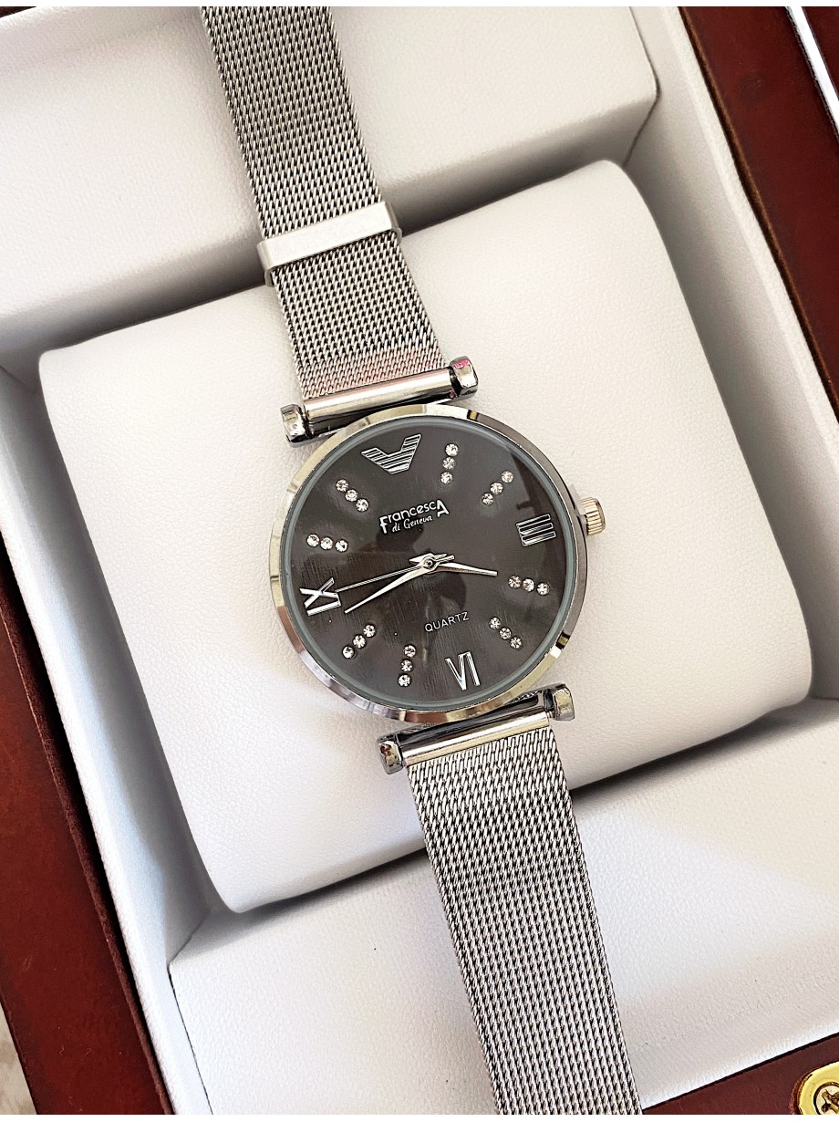 Ceas dama argintiu cu bratara metalica si cadran negru simplu