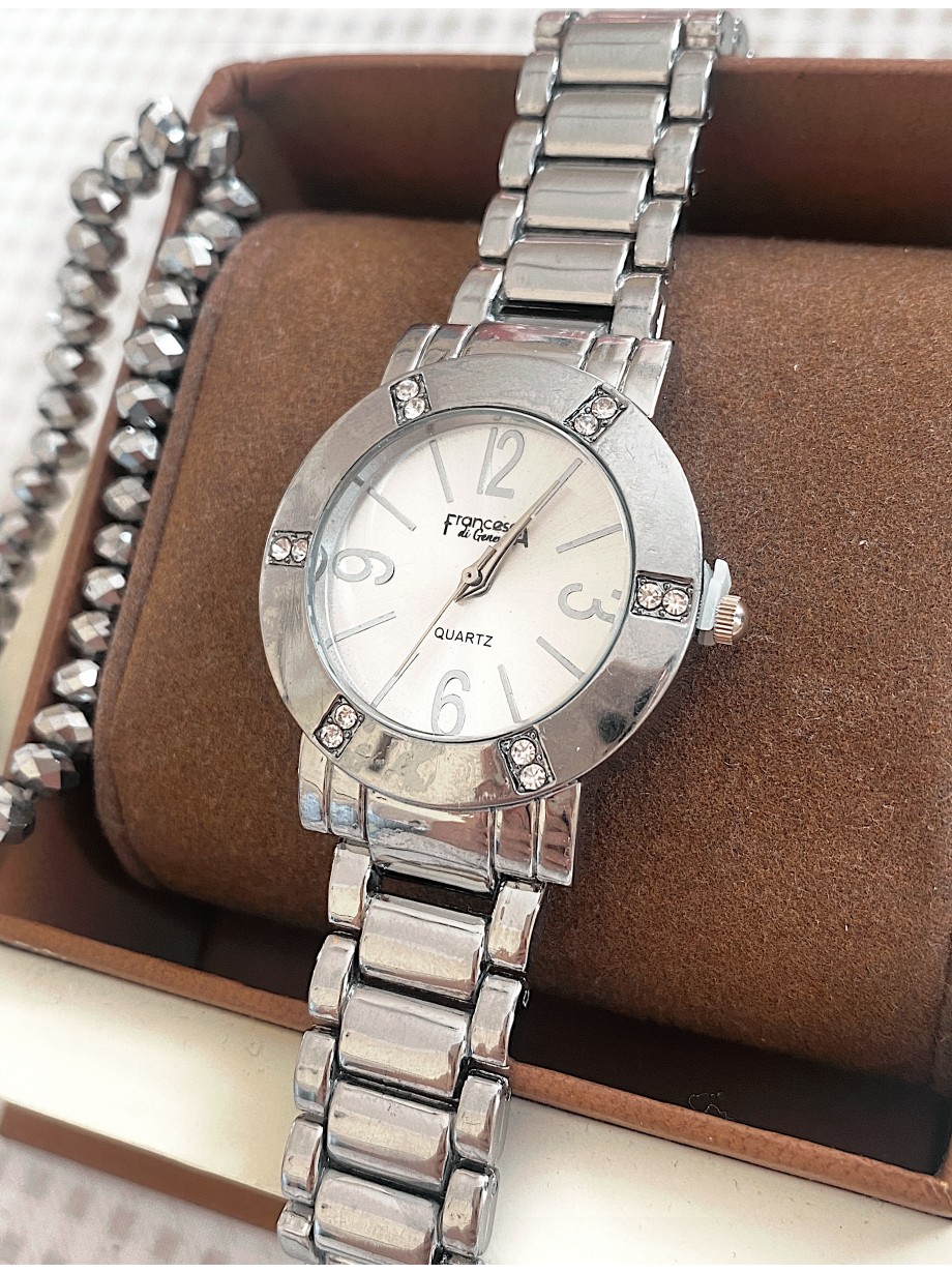 Ceas dama argintiu cu bratara metalica si cadran alb cu 4 cifre arabe