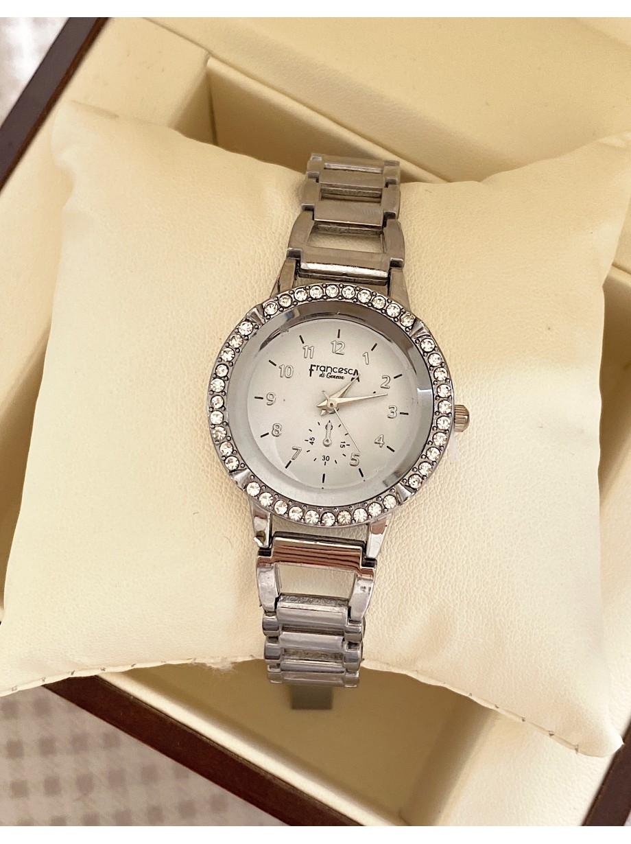 Ceas dama argintiu cu bratara metalica si cadran cu pietricele