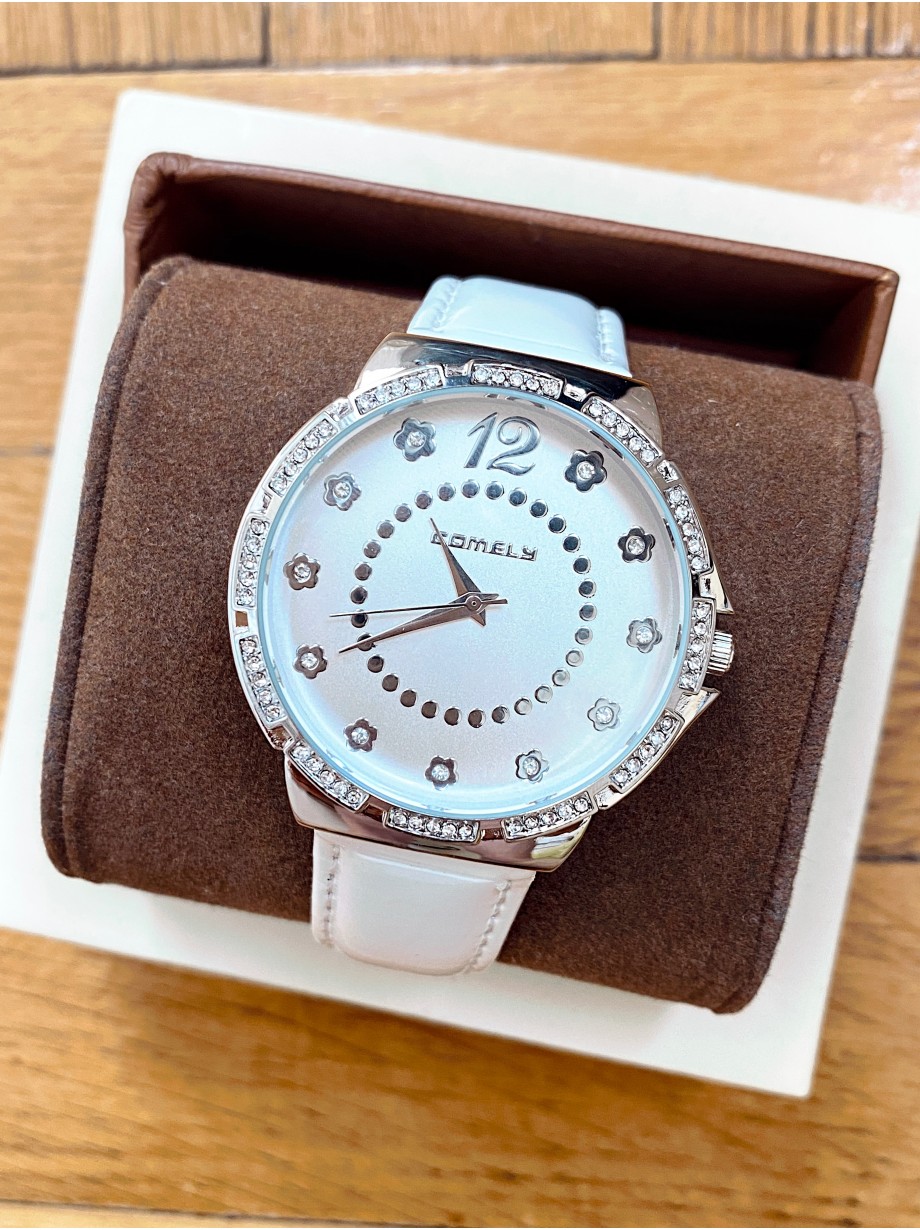 Ceas dama alb cu bratara din piele ecologica si cadran cu floricele