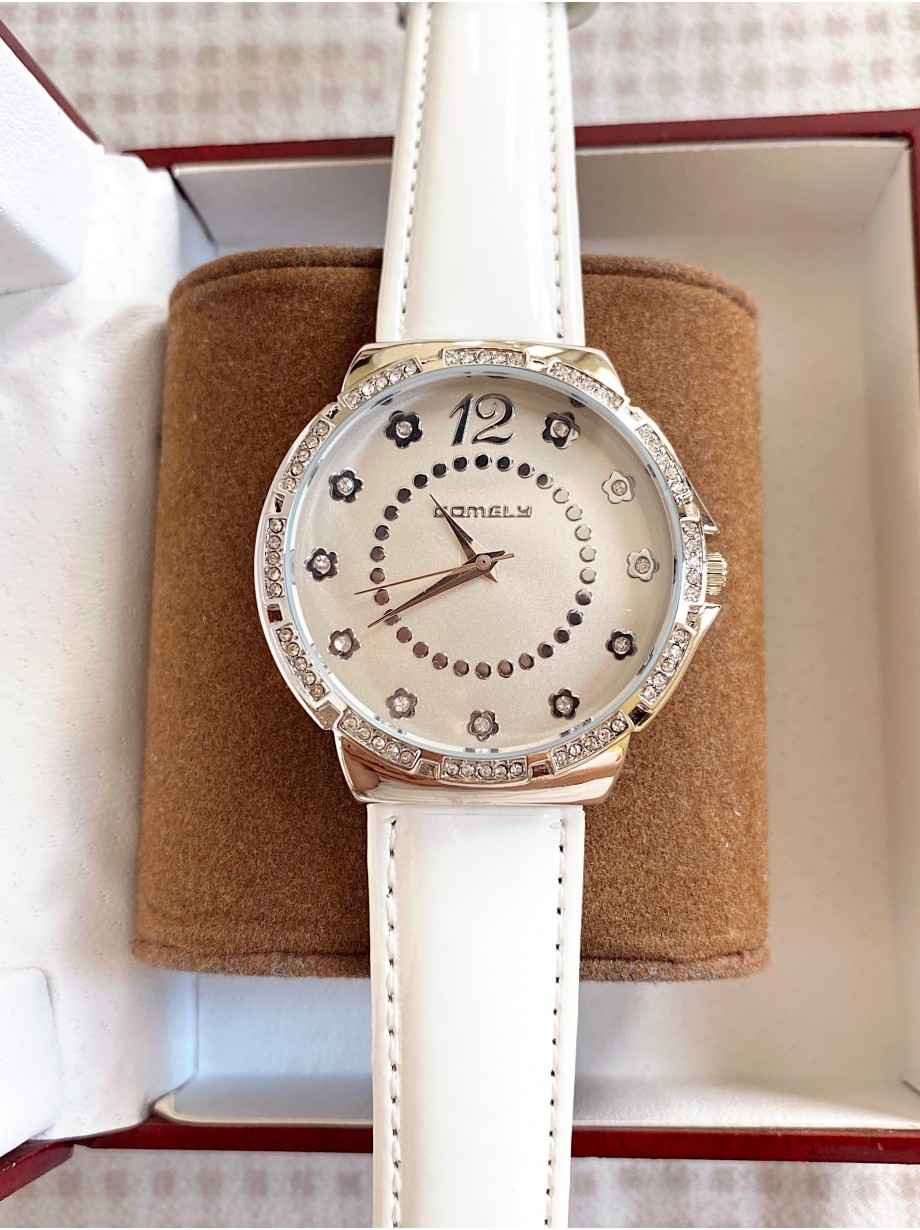 Ceas dama alb cu bratara din piele ecologica si cadran cu floricele