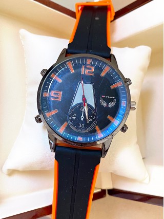 Ceas unisex negru cu bratara din piele ecologica si cadran cu portocaliu