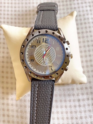 Ceas dama gri cu bratara din piele ecologica si cadran cu cerc