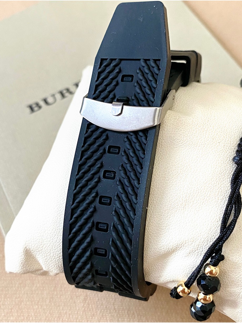 Ceas barbat negru cu bratara din piele ecologica si cadran auriu