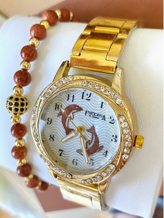 Ceas dama auriu cu bratara metalica si cadran alb cu pesti