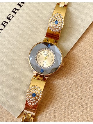 Ceas dama auriu cu bratara metalica si cadran deosebit