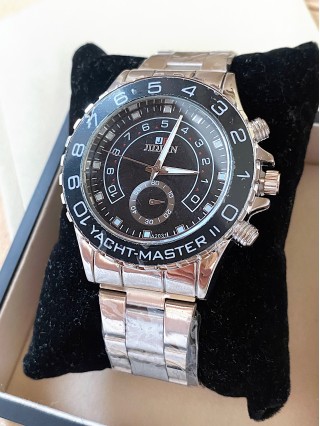 Ceas barbati argintiu cu bratara metalica si cadran negru