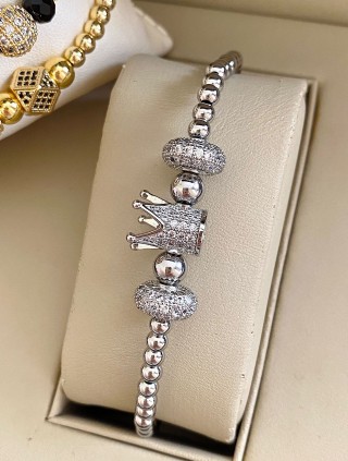 Bratara dama model deosebit cu margele argintii si coroana