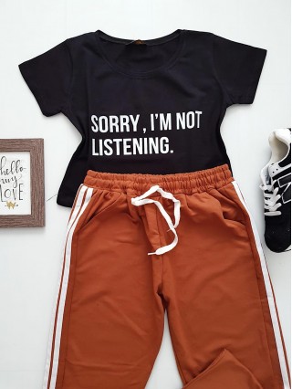 Compleu dama casual COMBO din pantaloni lungi dungi laterale maro + tricou negru sorry