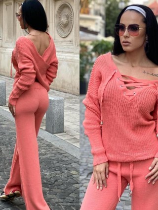 Compleu dama tricot corai format din pantaloni lungi reiati si bluza cu snur