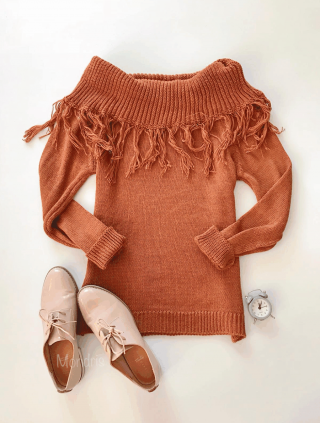 Pulover dama ieftin din tricot maro cu guler larg si franjuri