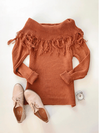 Pulover dama ieftin din tricot maro cu guler larg si franjuri