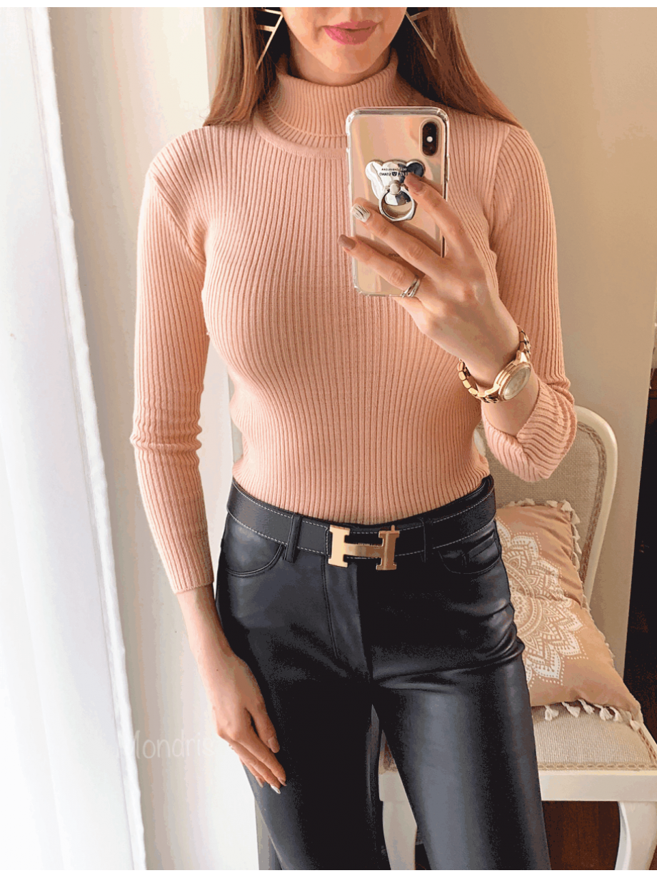 Pulover dama ieftin din tricot roz pudrat raiat cu guler inalt