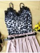 Compleu dama bluza maieu animal print negru si fusta scurta roz cu pliuri si curea CADOU Compleu dama bluza maieu animal print negru si fusta scurta roz cu pliuri si curea CADOU