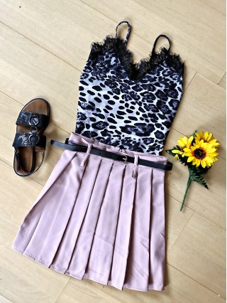 Compleu dama bluza maieu animal print negru si fusta scurta roz cu pliuri si curea CADOU