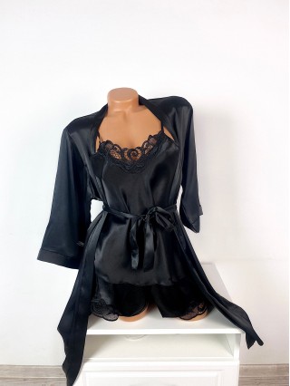 Set dama ieftin negru din satin format din capot, maieu si pantaloni scurti Set dama ieftin negru din satin format din capot, maieu si pantaloni scurti