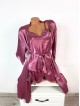 Set dama ieftin roz din satin format din capot, maieu si pantaloni scurti