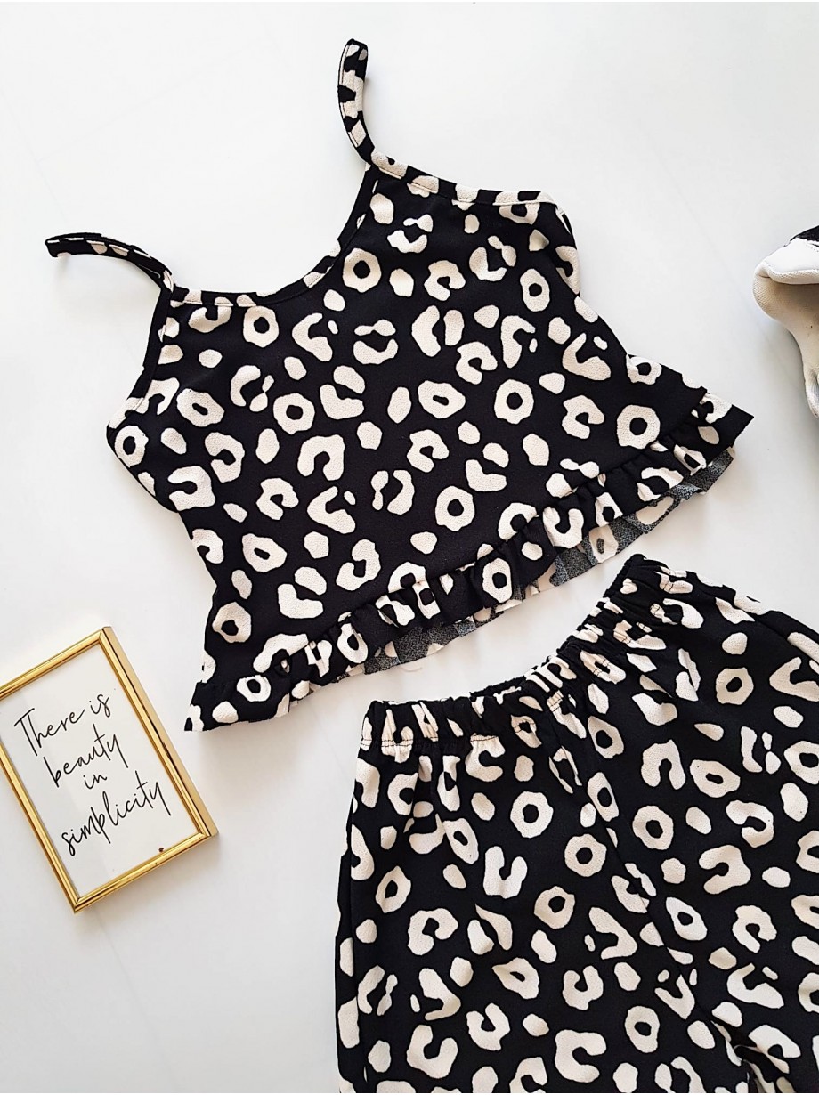 Pijama dama alba ieftina scurta cu maieu bleumarin cu volanase si imprimeu pete