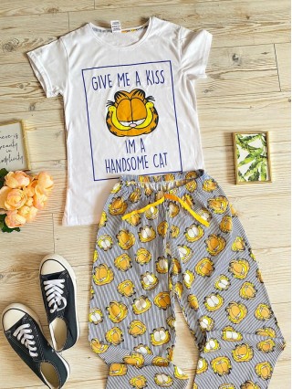 Pijama dama ieftina bumbac lunga cu tricou alb si pantaloni lungi gri cu imprimeu GF Handsome