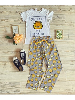 Pijama dama ieftina bumbac lunga cu tricou alb si pantaloni lungi gri cu imprimeu GF Handsome