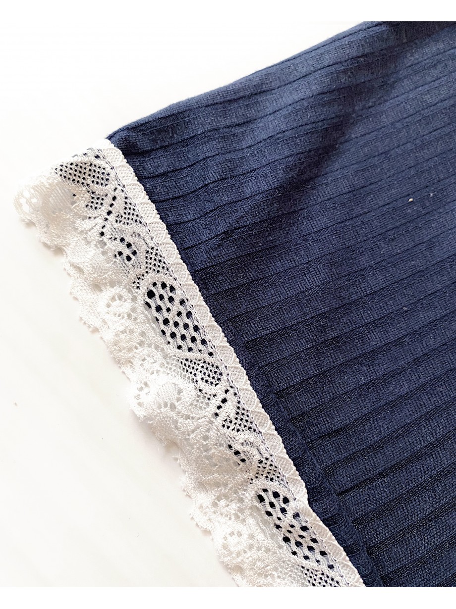 Pijama dama scurta bleumarin cu maieu si cu dantela fina alba Pijama dama scurta bleumarin cu maieu si cu dantela fina alba