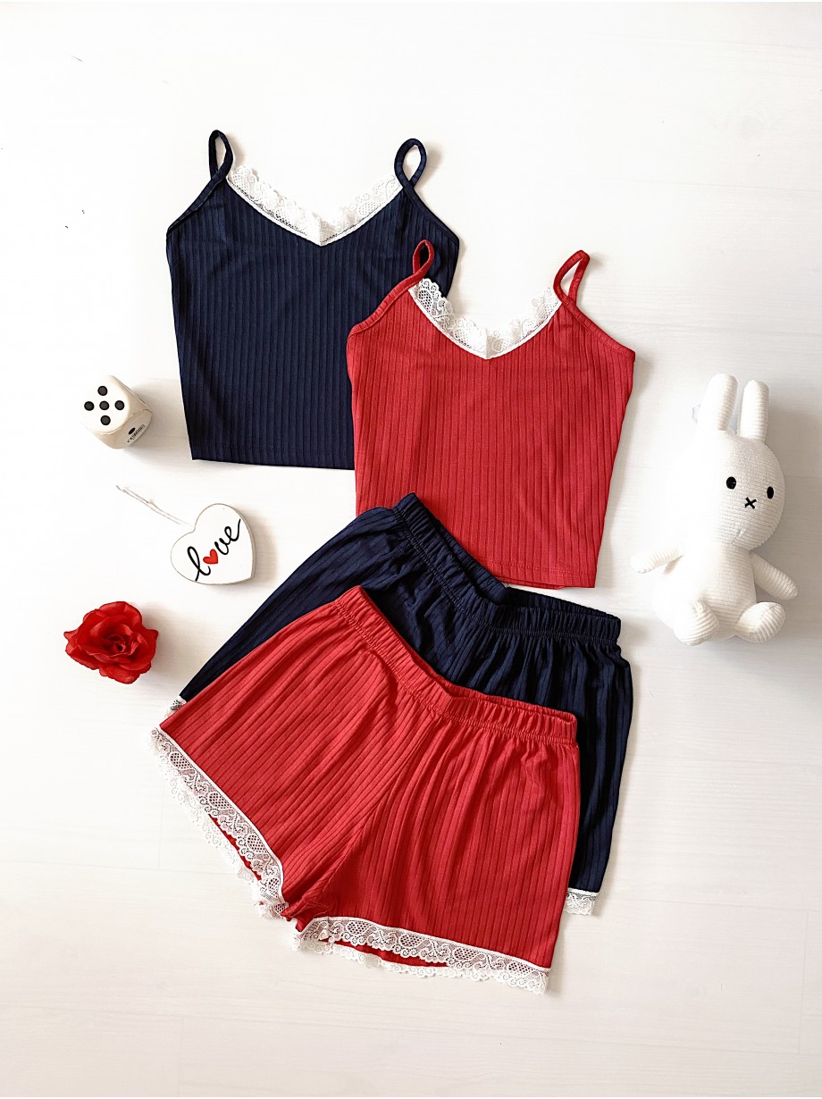 Pijama dama scurta bleumarin cu maieu si cu dantela fina alba Pijama dama scurta bleumarin cu maieu si cu dantela fina alba