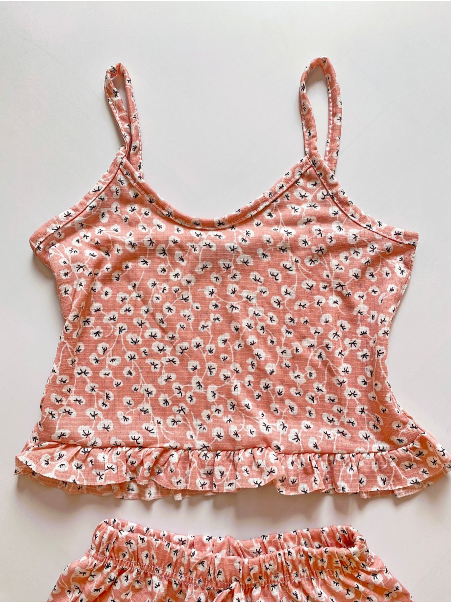 Pijama dama ieftina scurta roz deschis cu maieu cu volanase si imprimeu sweet